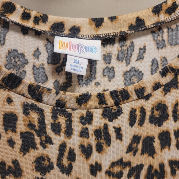 Lularoe Kelly Crewneck Top - Picture 3 of 4